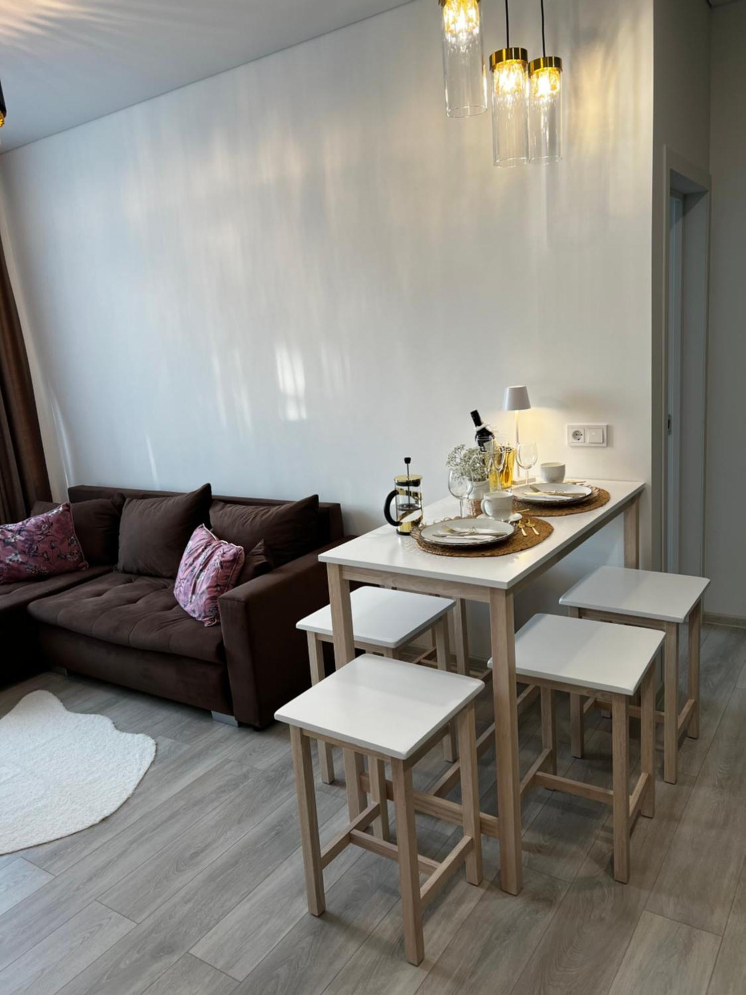 Apartment Chic 4 *