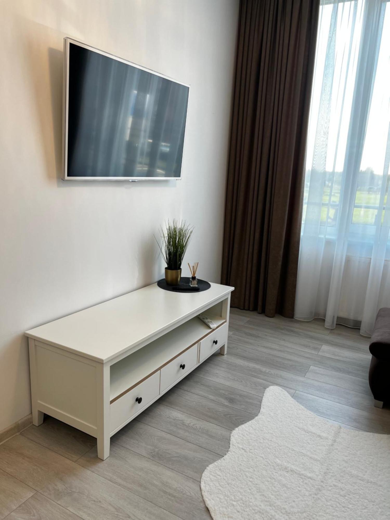 Apartment Chic 4 *